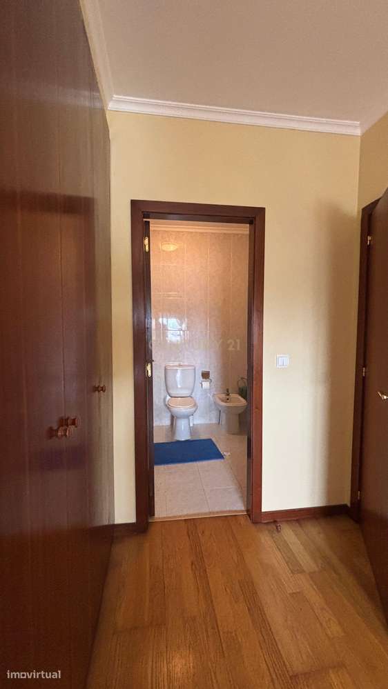 Apartamento T3 no Último Piso com Terraço e Garagem – A Apenas 750 Met-20