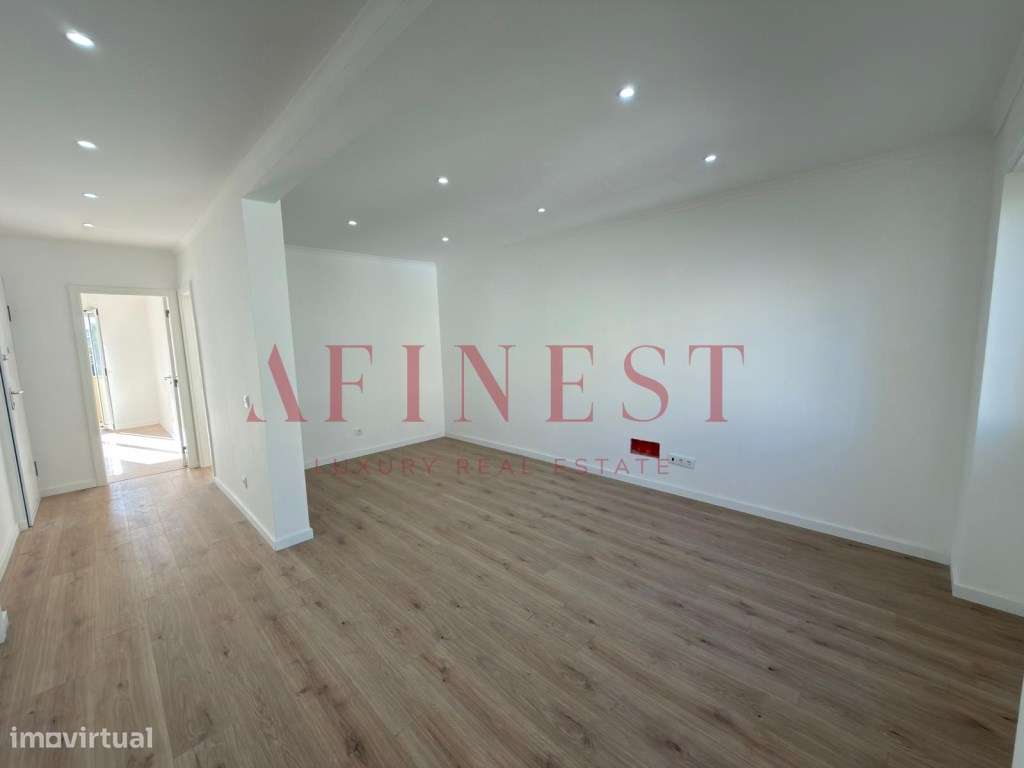 Apartamento T3 com varanda todo remodelado em Queluz-6