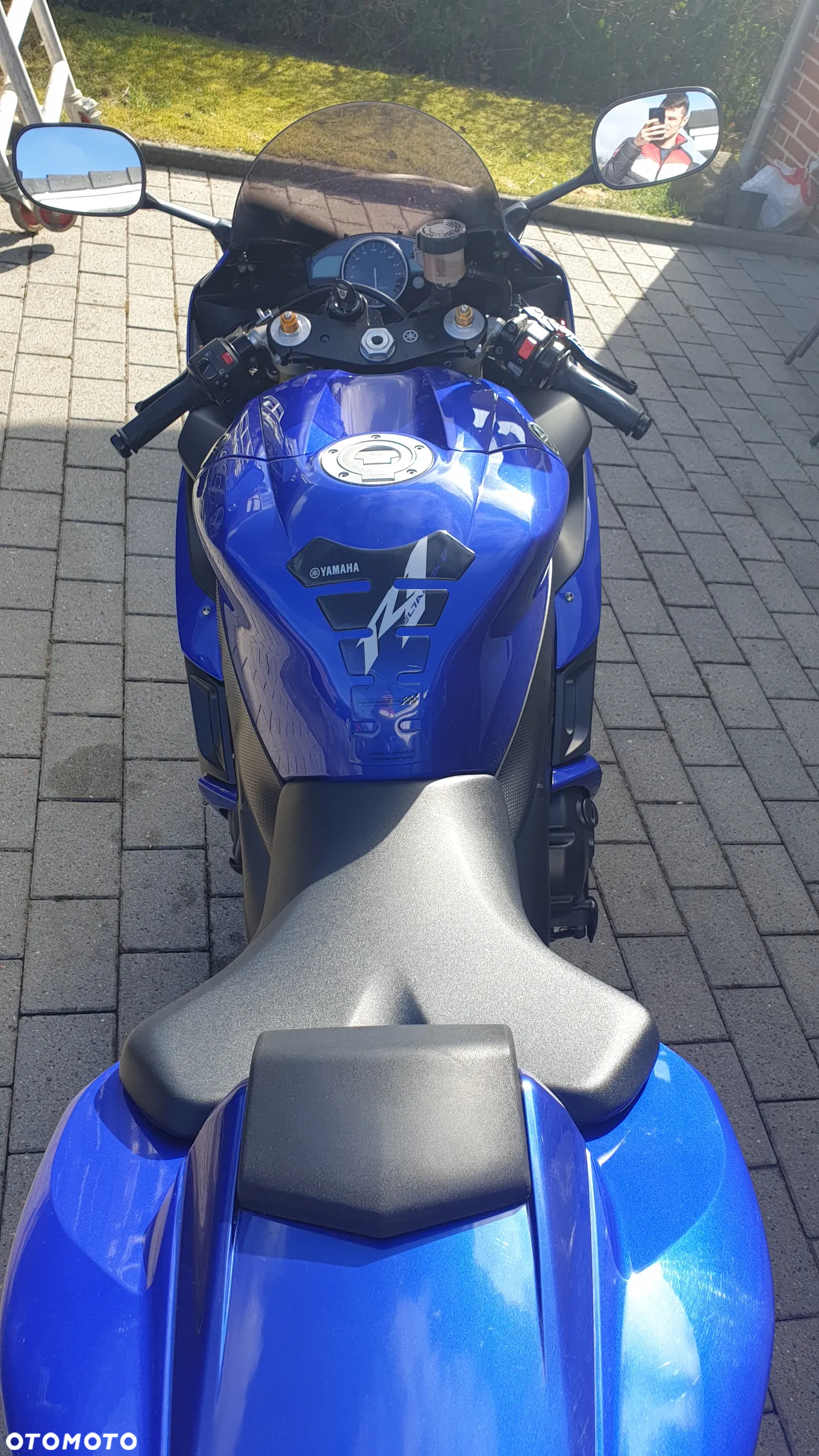 Yamaha R1 - 9