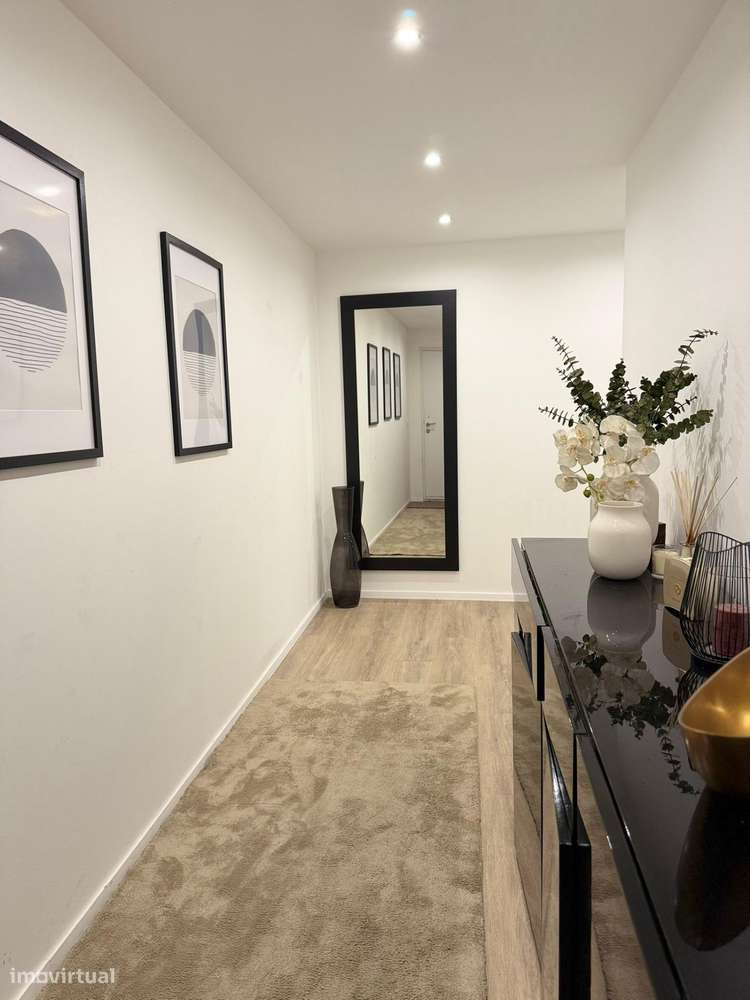 Moradia geminada Bi-Familiar T3 + T1 — Dois espaços...-21