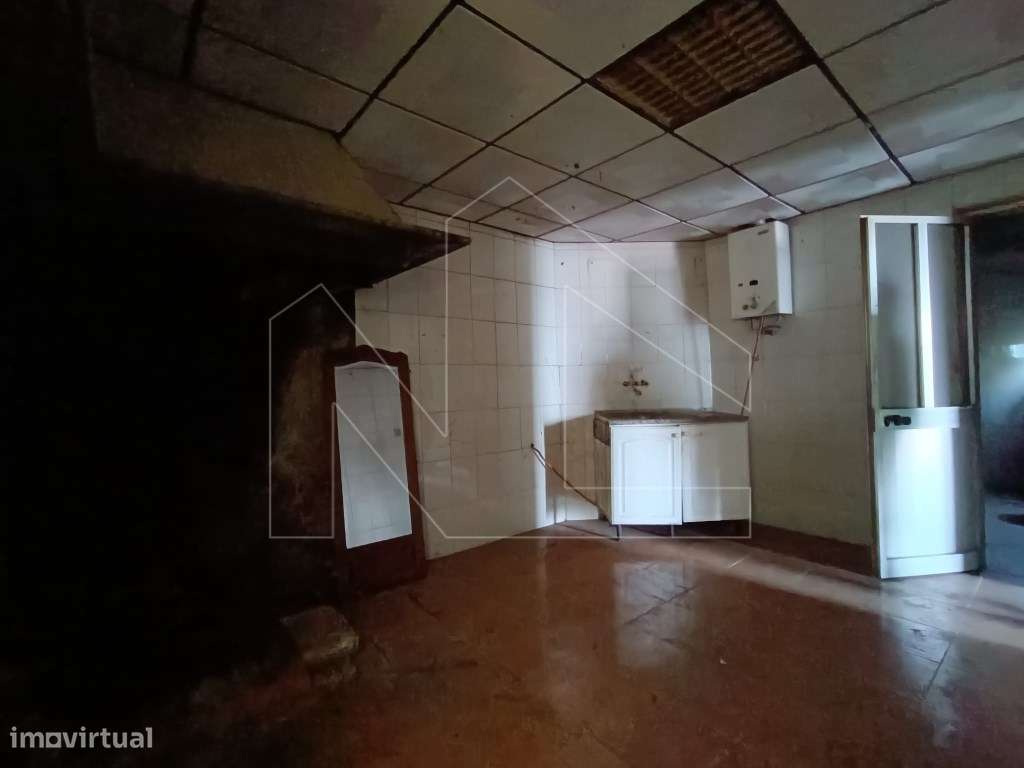 Moradia T3 para recuperar Valongo do Vouga-11