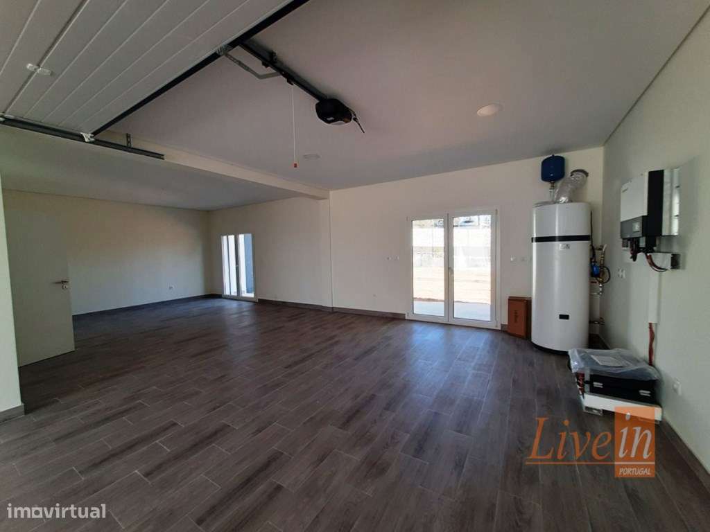 Moradia T3 em Banda Nova a 1500 metros do Centro de Torres Vedras - Grande imagem: 5/51