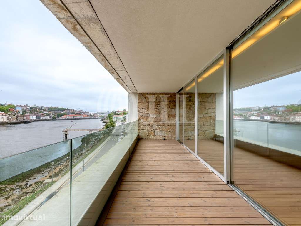Apartamento T4 com estacionamento, em Vila Nova de Gaia-9