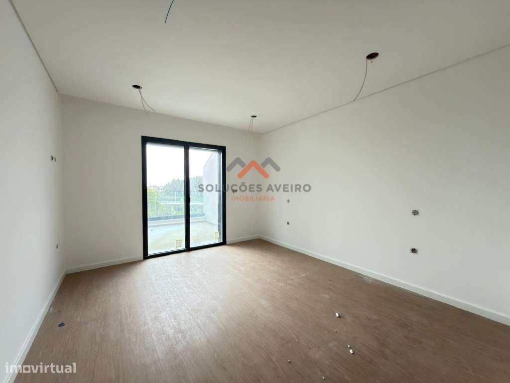 Apartamento T3 Duplex com Terraço | 3 WC | Garagem e Arrumos - Cent...-13