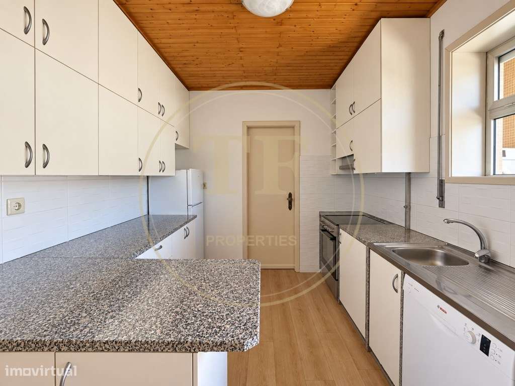T3 Renovado com Garagem, a 600 m da Praia e junto Apeadeiro de Fran...-12