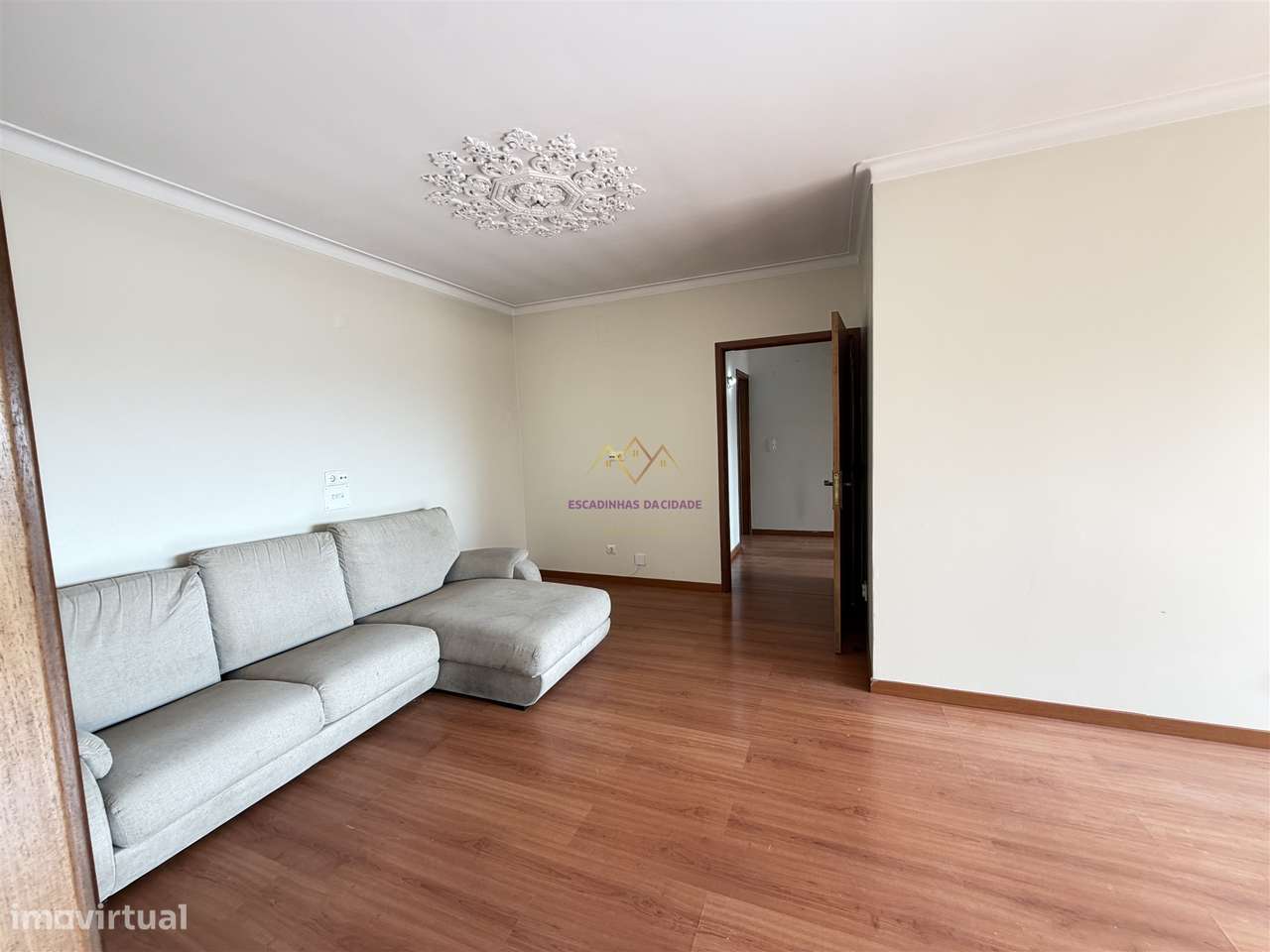 T2 com varanda em Queluz perto do Comboio - Grande imagem: 5/31