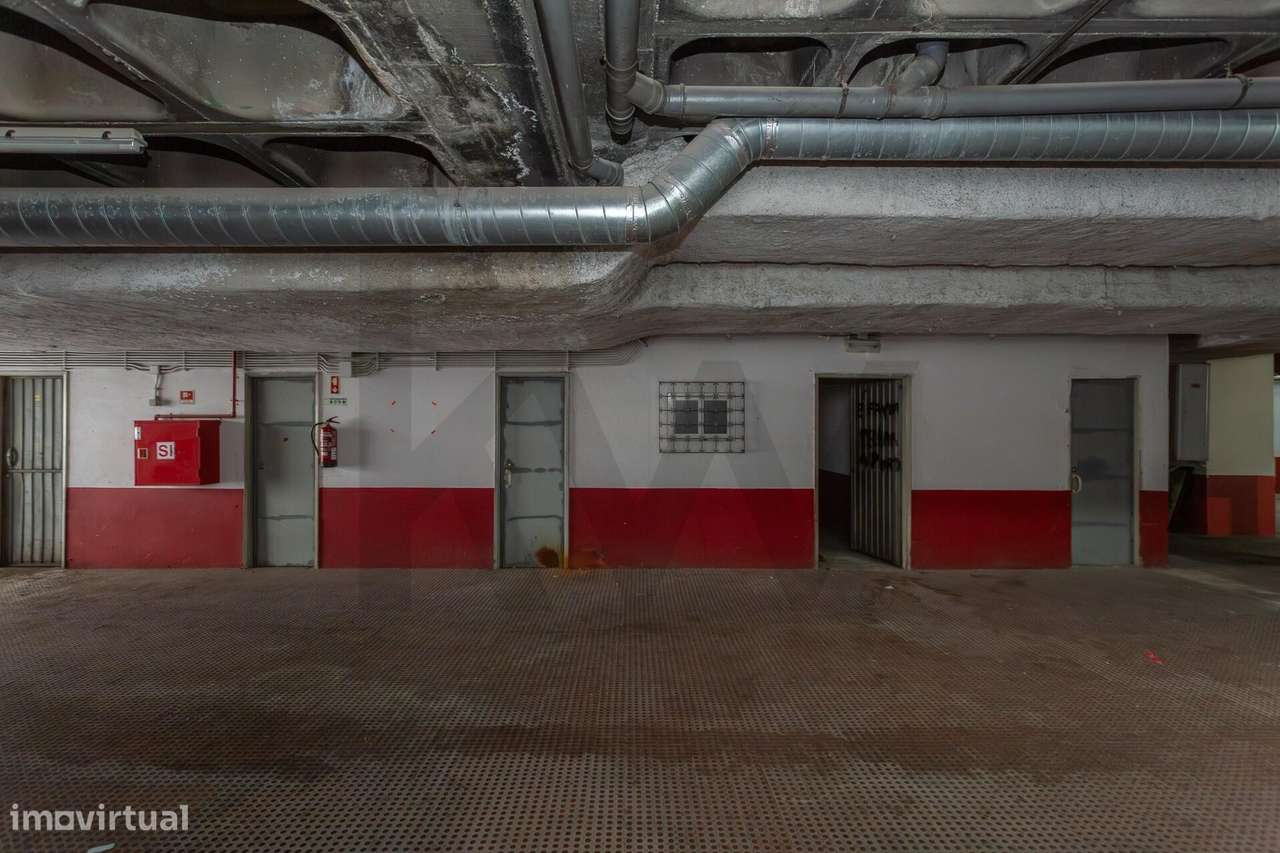 Garagem de Grande Dimensão – Ativo de Investimento | Galiza, Estoril - Grande imagem: 4/10