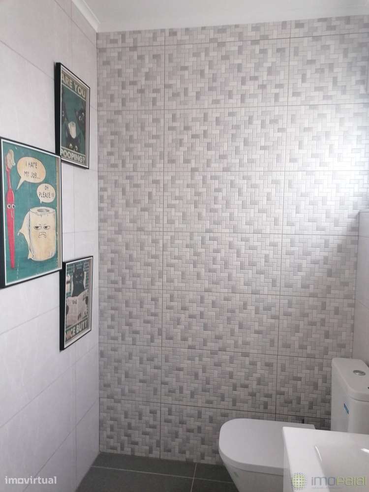 Moradia na Rua das Courelas, Feteira.-8