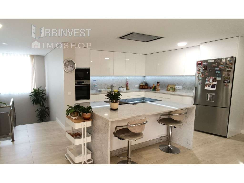 Moradia T5 com piscina privada em Quarteira, Algarve - Grande imagem: 4/23