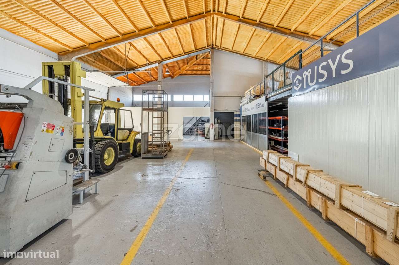 Armazém, 1 100 m², Sandim, Olival, Lever e Crestuma - Grande imagem: 5/43