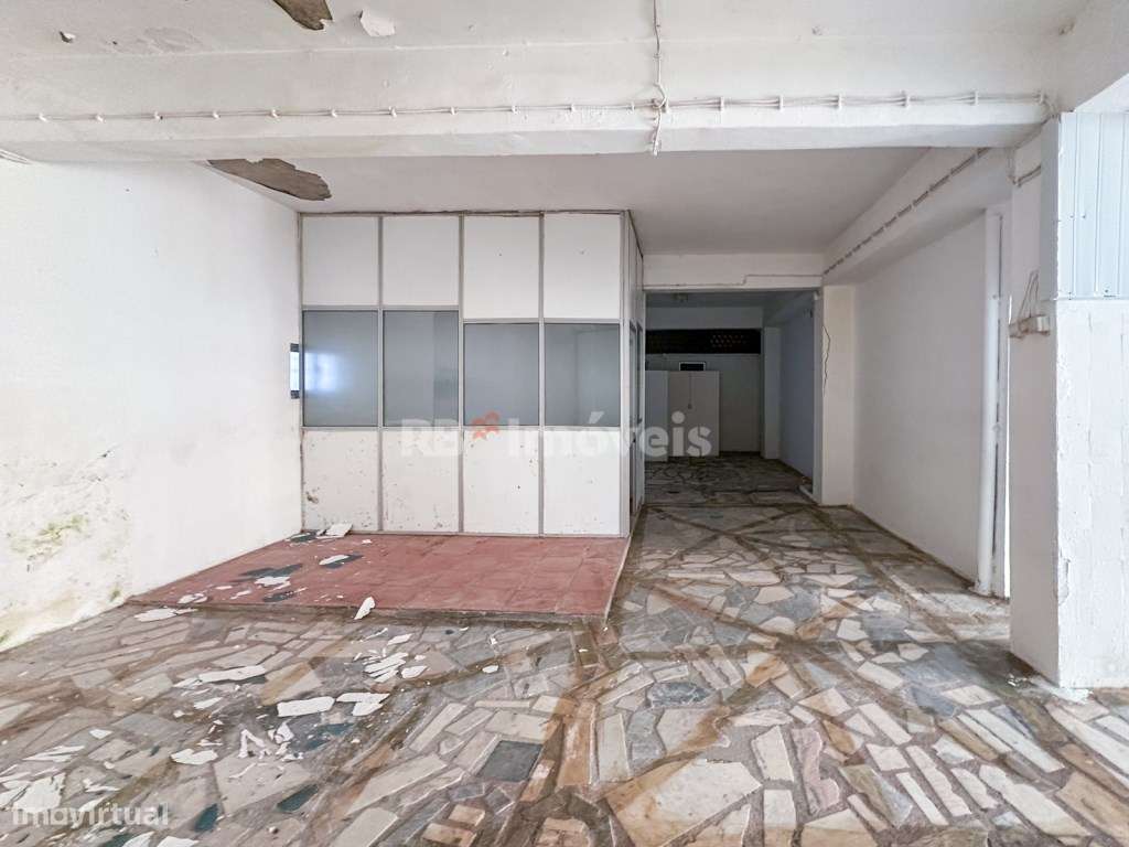 Loja situada na zona Norte do Entroncamento, situada perto do centr... - Grande imagem: 3/10