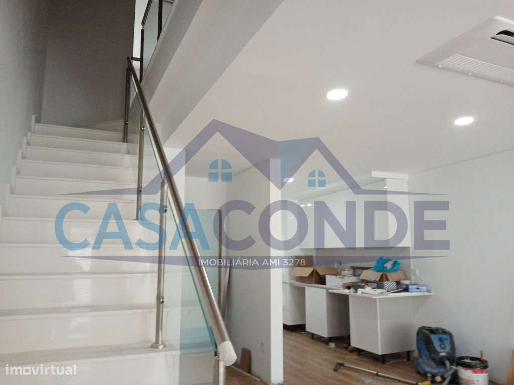 Moradia em Banda c/Excelentes Areas-1