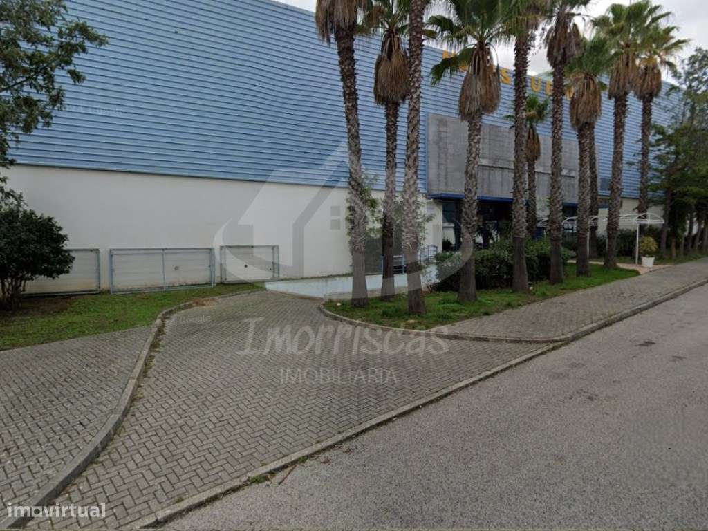 Armazém localizado na prestigiada zona industrial de Vialonga - Grande imagem: 4/6
