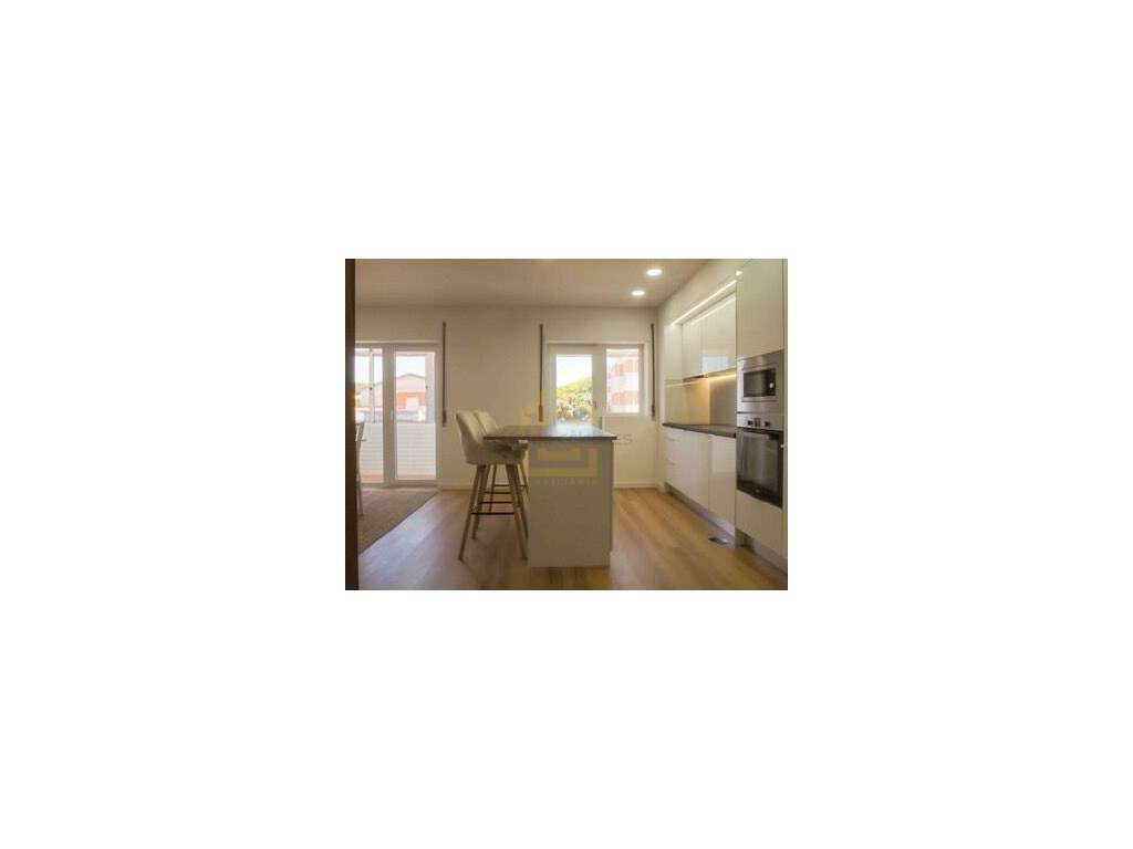 Apartamento T2 Remodelado no Centro da Póvoa de Varzim - Grande imagem: 3/18