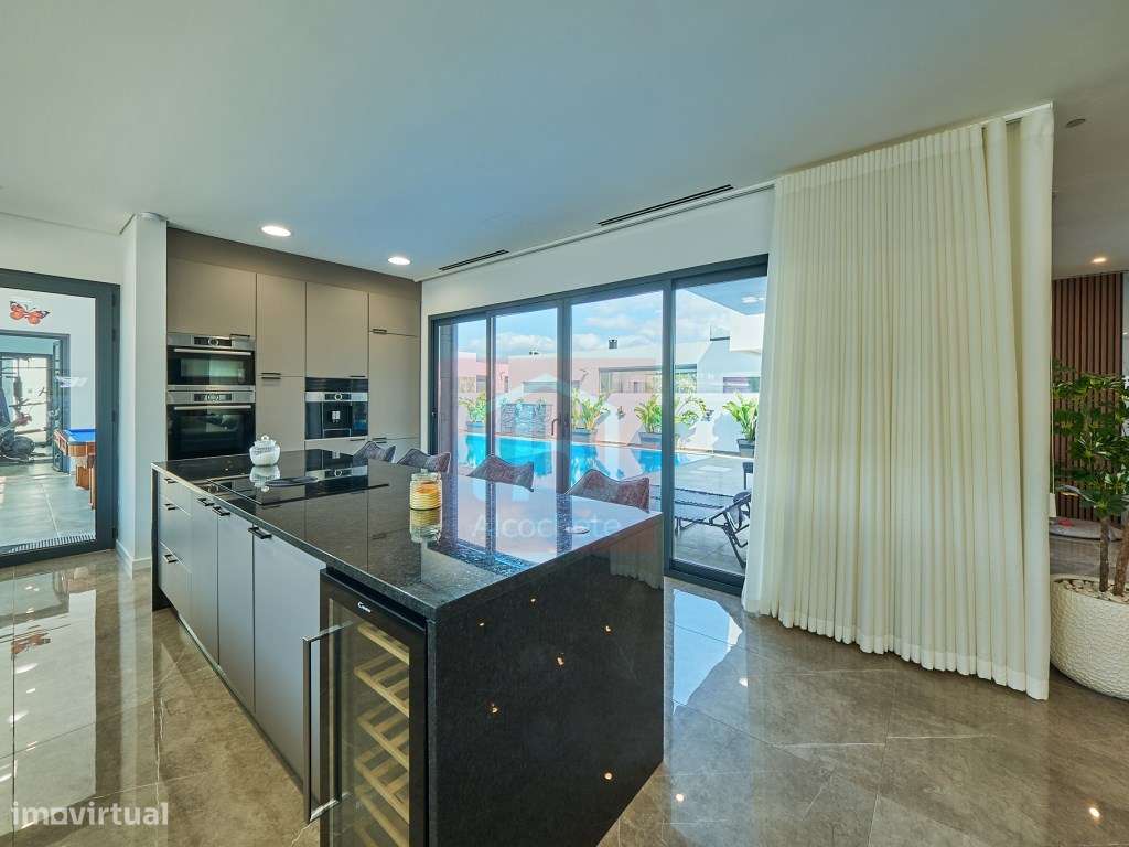 Moradia T5 de Luxo com Piscina Infinita Aquecida e Jacuzzi em Corte...-24