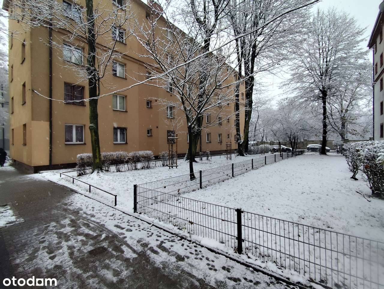 Do remontu: 2 pokoje, 43,86 m2, 1 piętro, gazowe, niski czynsz BYTOM-4