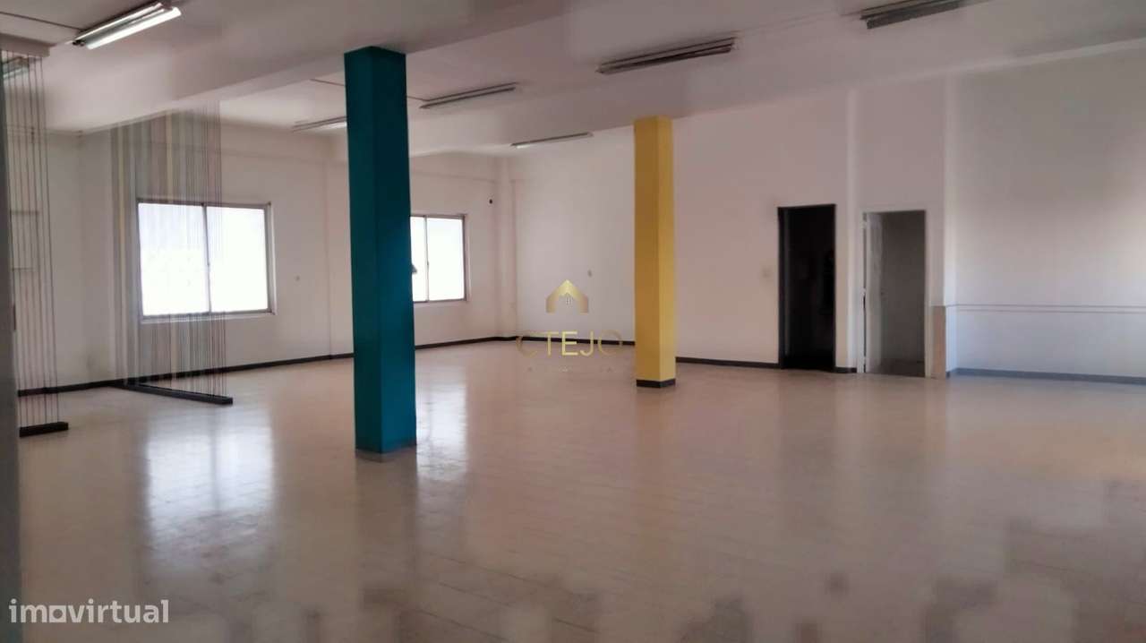 LOJA PARA VENDA  POVOA de SANTA IRIA  COM 260m2-5