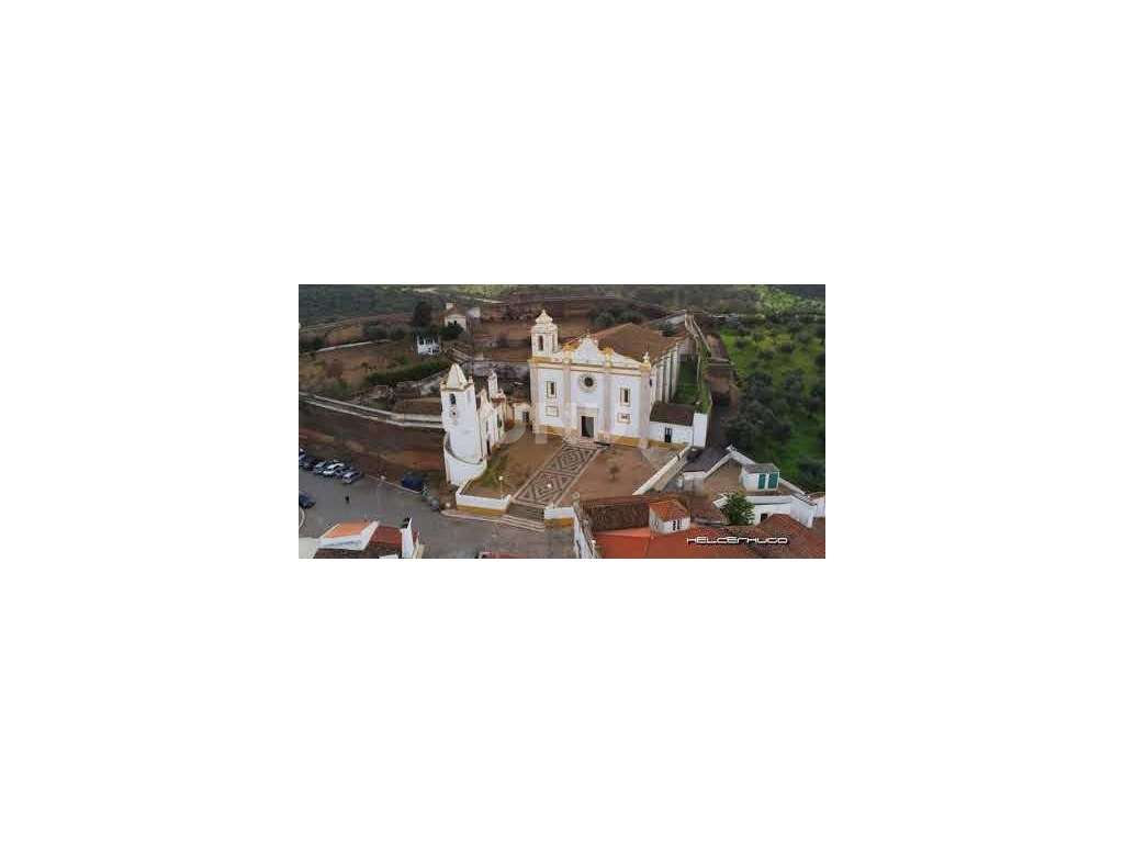 Moradia em banda R/C e primeiro andar-15