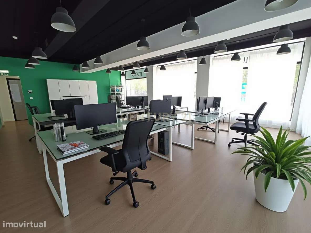 Loja com rendimento para investidores, em plena Avenida Luisa Todi-8