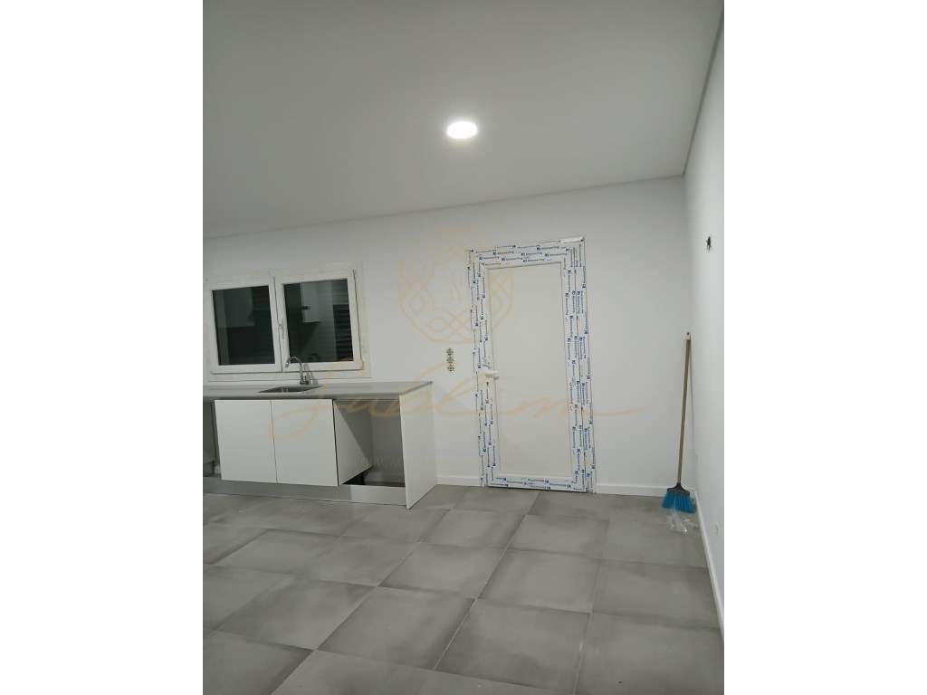 Moradia com 4 Assoalhadas NOVA-6