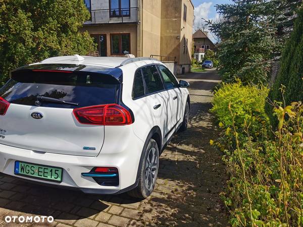 Kia Niro e-Niro 64kWh M - 11