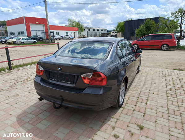 BMW Seria 3 318d Touring - 4