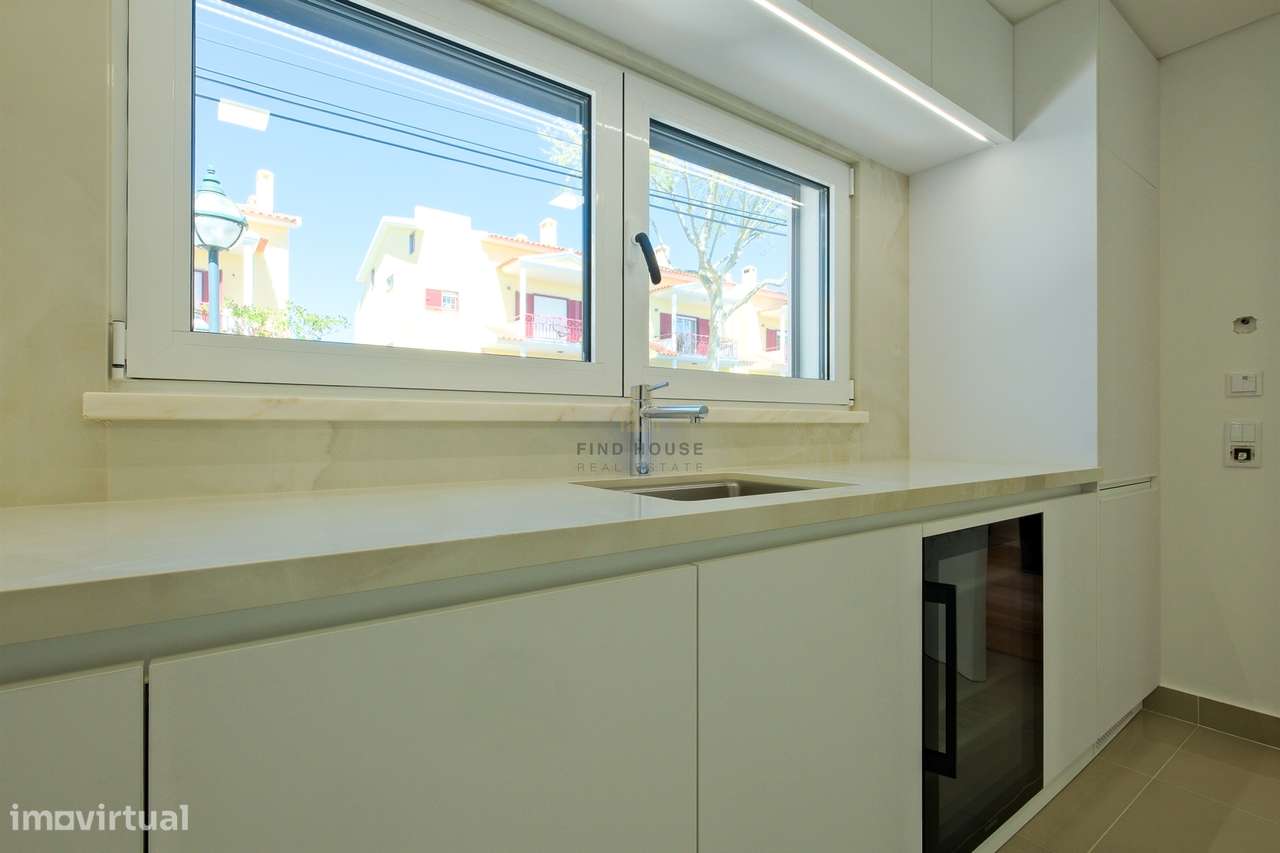 Moradia T4 de luxo em Condomínio Privado com Piscina e Jardim em São P-16