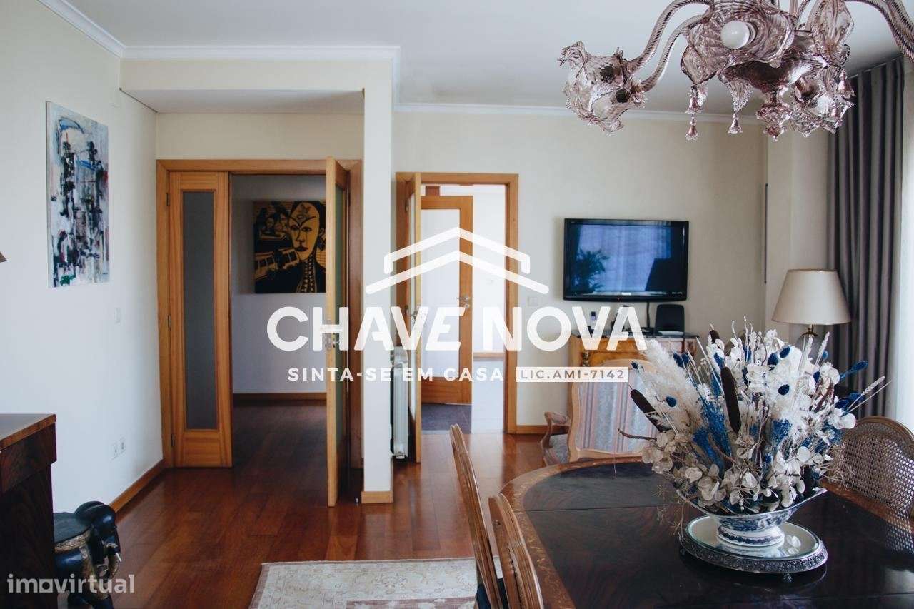 T5 triplex  3 frentes  piscina Garagem Junto colégio Luso Francês-21