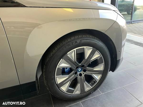 BMW iX xDrive50 - 19