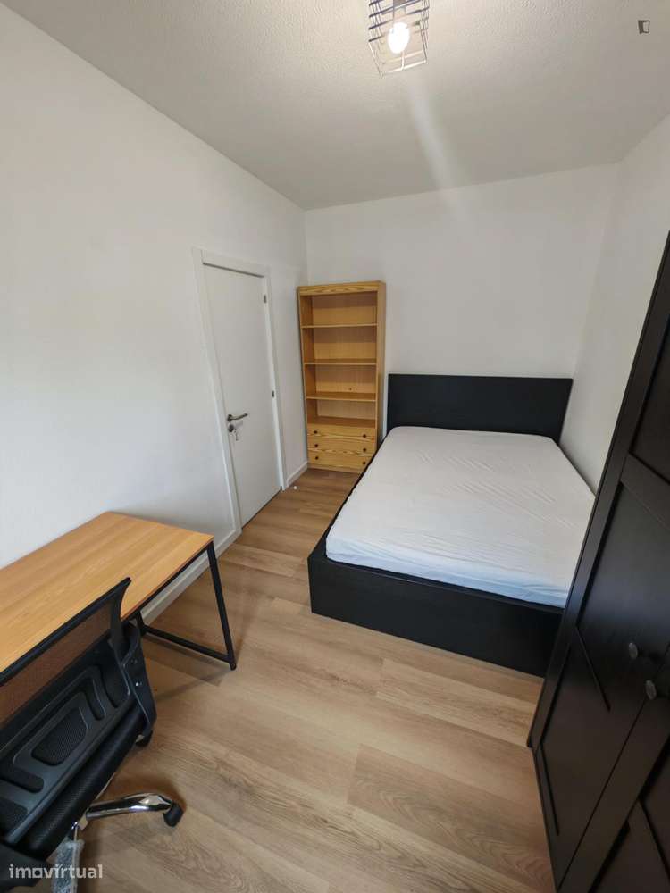 Quarto - localizado em Sé de Braga e São Lázaro Braga - Grande imagem: 2/10