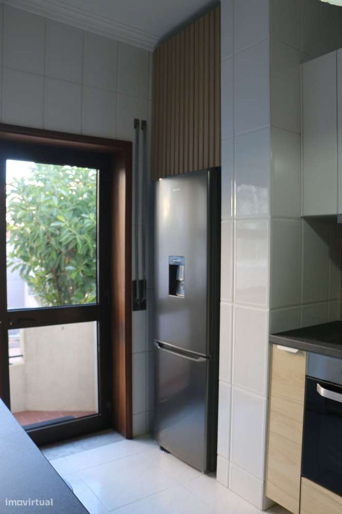 T1 com cozinha separada, terraço, garagem e excelente localização. - Grande imagem: 3/15