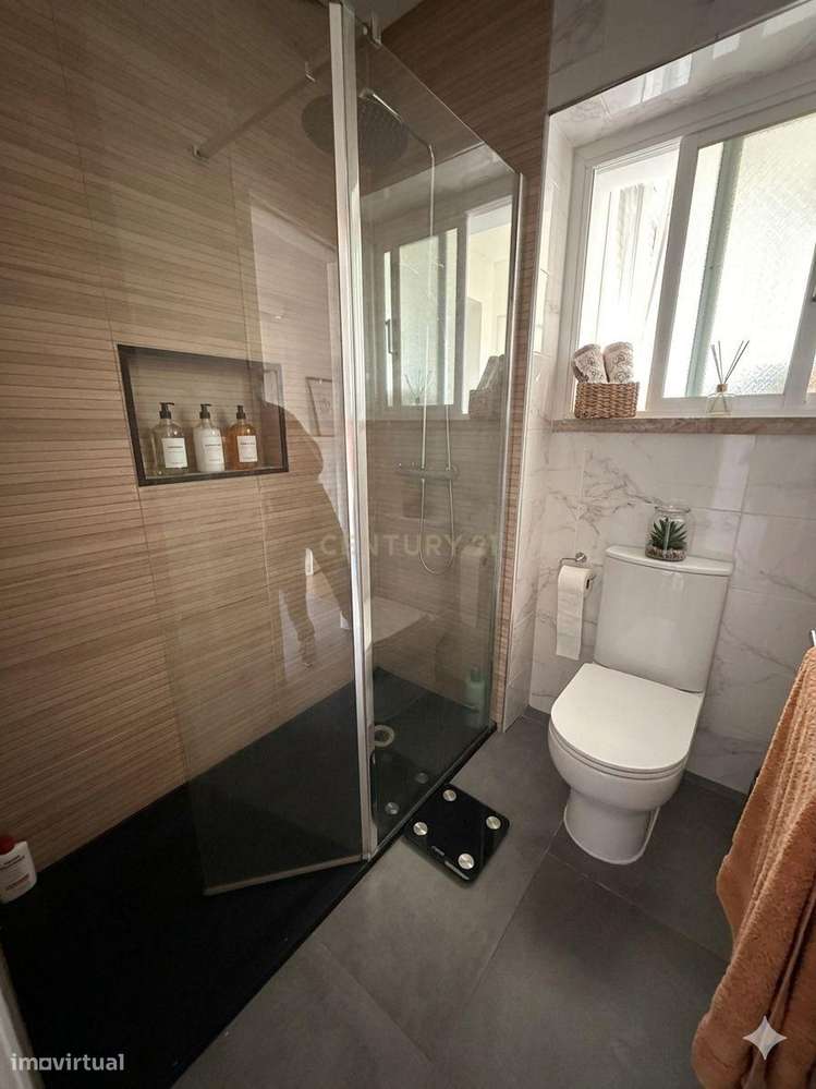 Apartamento T2 Remodelado a poucos minutos da Estação da Reboleira-12