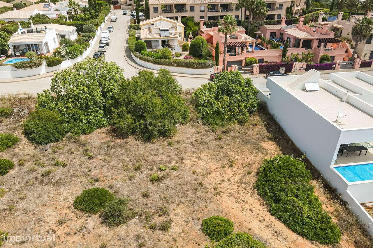 Lote exclusivo para construção de moradia geminada. - Grande imagem: 2/15