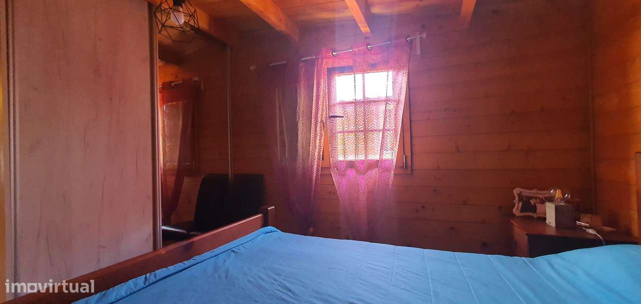 Lindíssima Moradia em Madeira inserida num terreno de 540m2 garagem-11