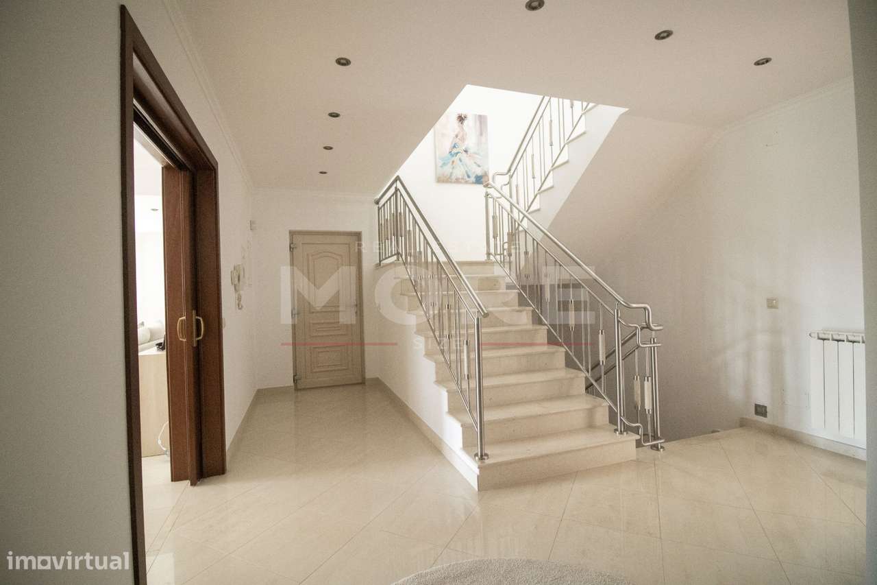 Moradia T5 independente de Gaveto - Caldas da Rainha-12