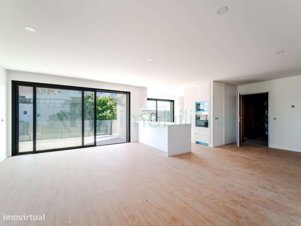 Apartamento T3 com Excelentes Áreas em Zona Central de Lousada-3