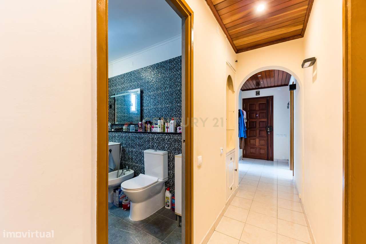 Apartamento T4 convertido em T3 | Mira-Sintra-9