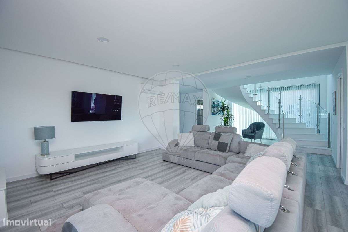 Moradia T5 para venda-7