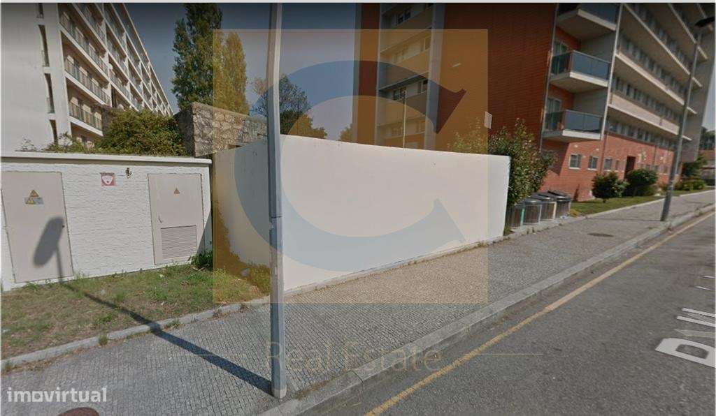 LUGAR DE GARAGEM - Edifício junto ao Pólo Universitário - Grande imagem: 2/4