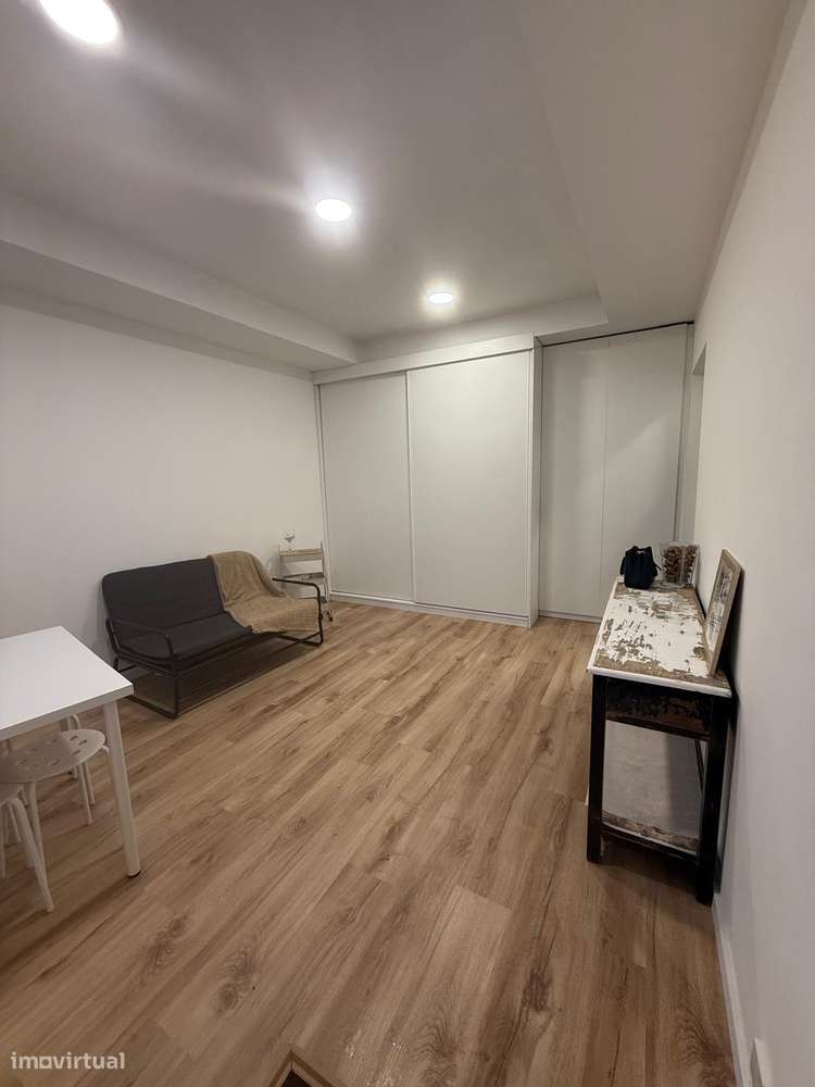Aluga-se T1 no centro de Leça da Palmeira - Grande imagem: 5/6