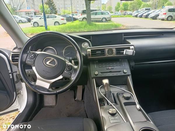 Lexus IS 200t Elite - 9