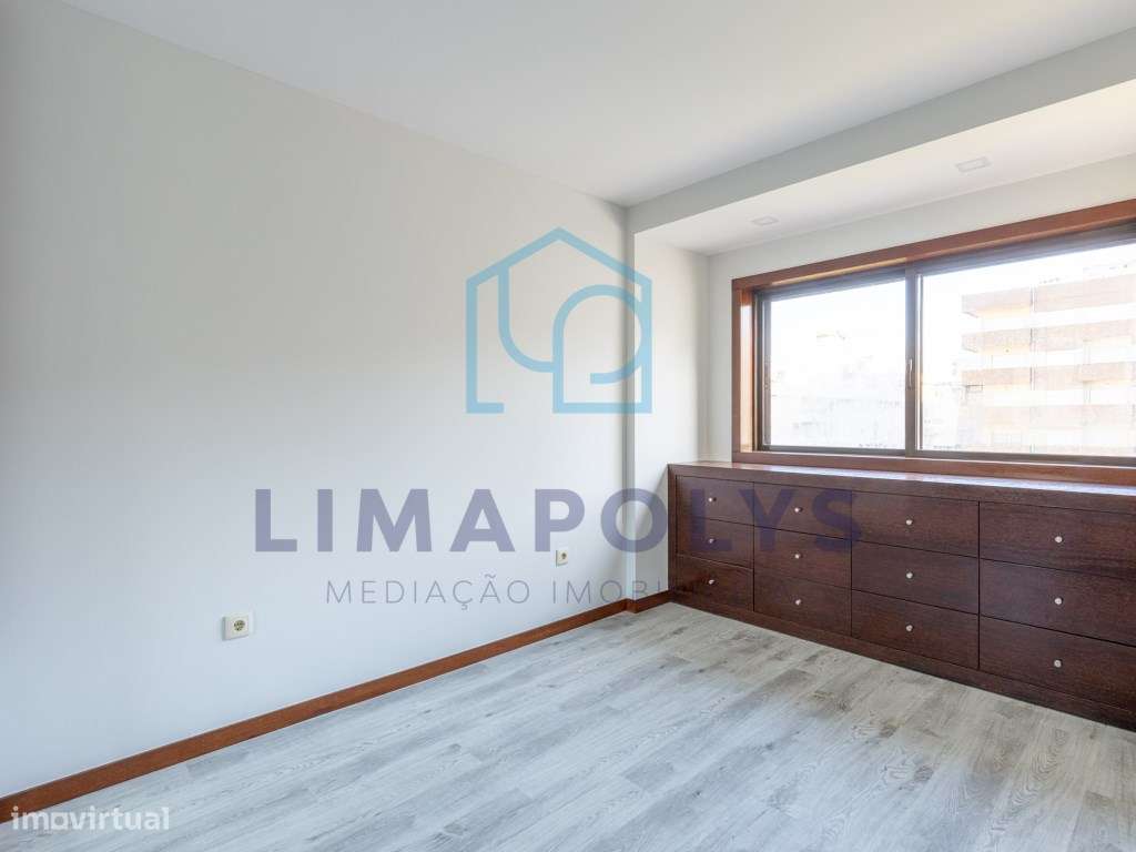 Apartamento T1 renovado com terraço privado-5