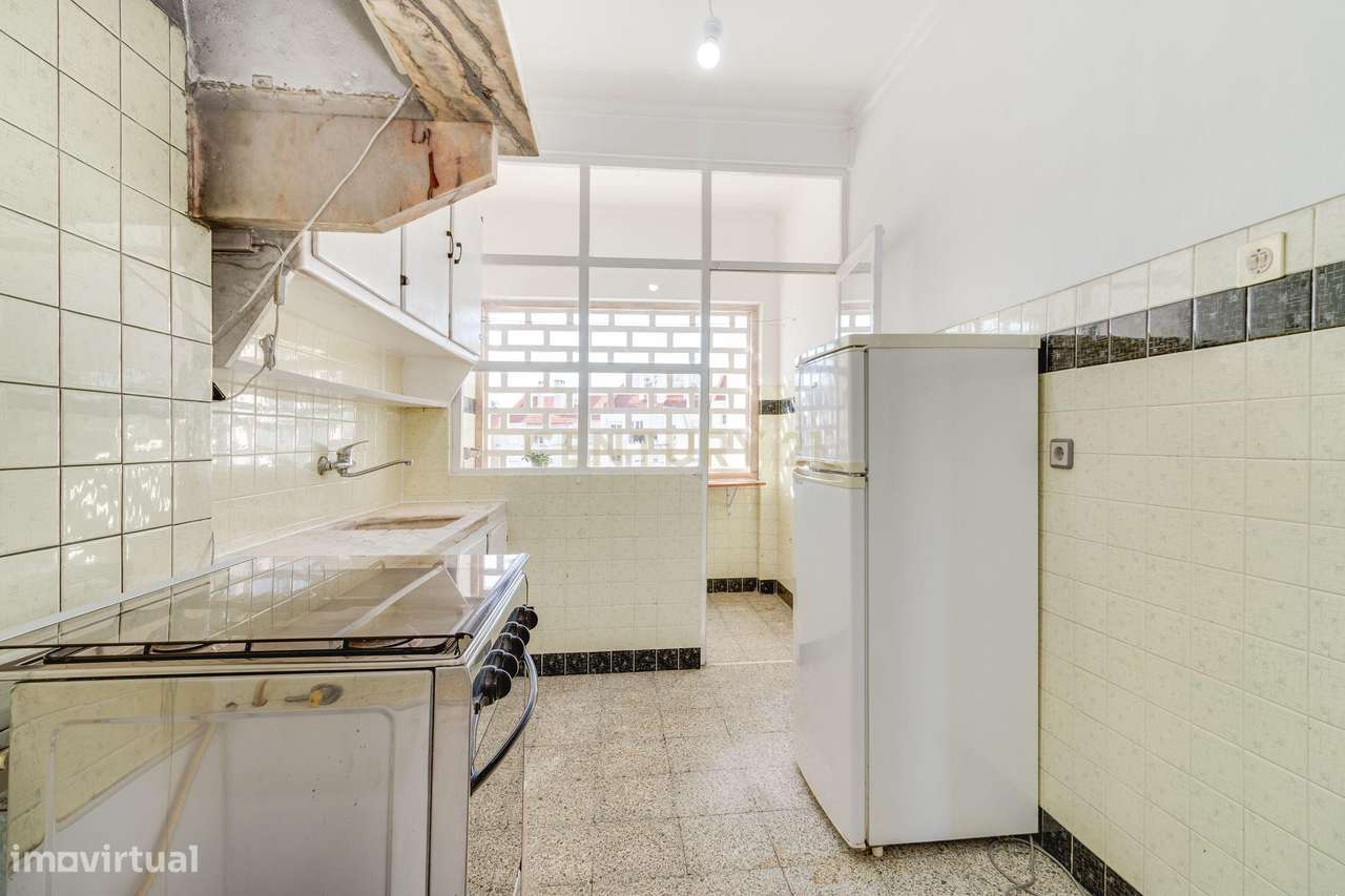 Fantástico T2 com ótimas varandas-10