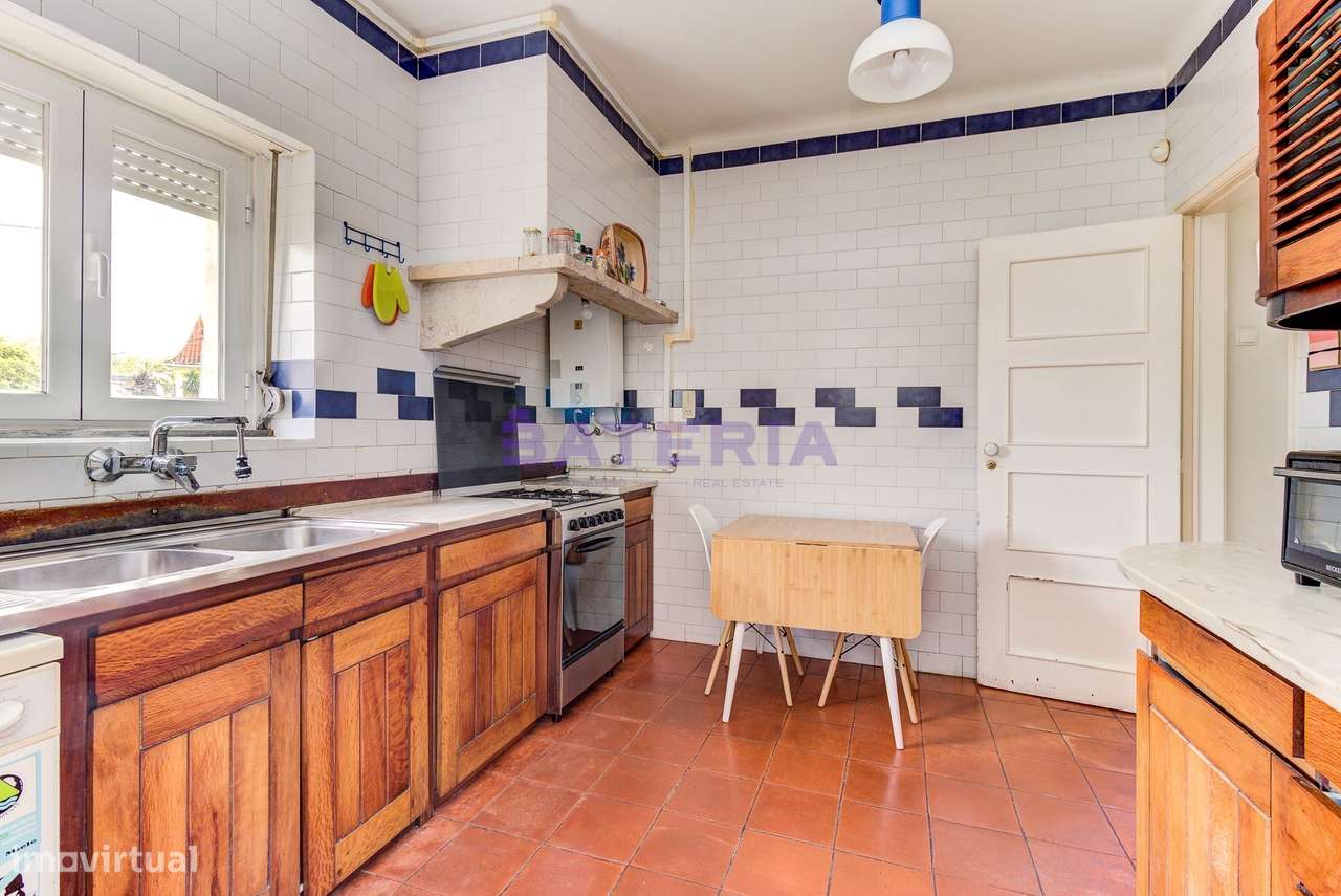 Moradia Independente T5 em Linda-a-Velha-9