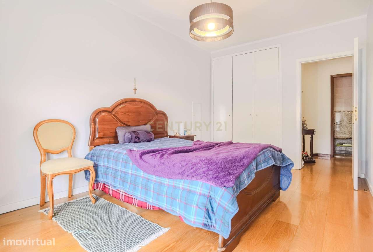 Apartamento T2 com Varanda, Garagem e Piscina | Valongo-11