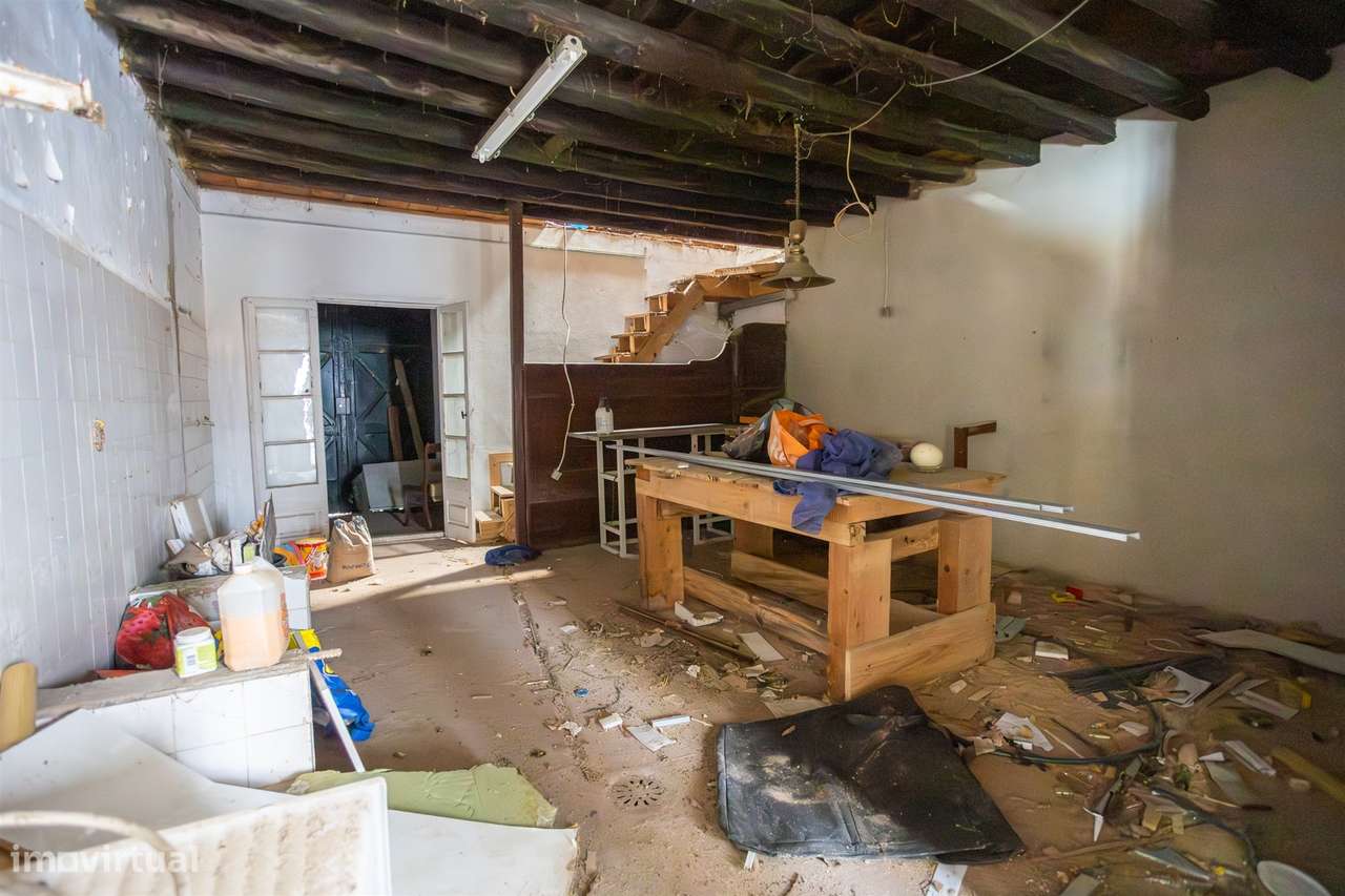 Moradia histórica T6 com piscina e anexo – centro de Salvaterra de Mag-51