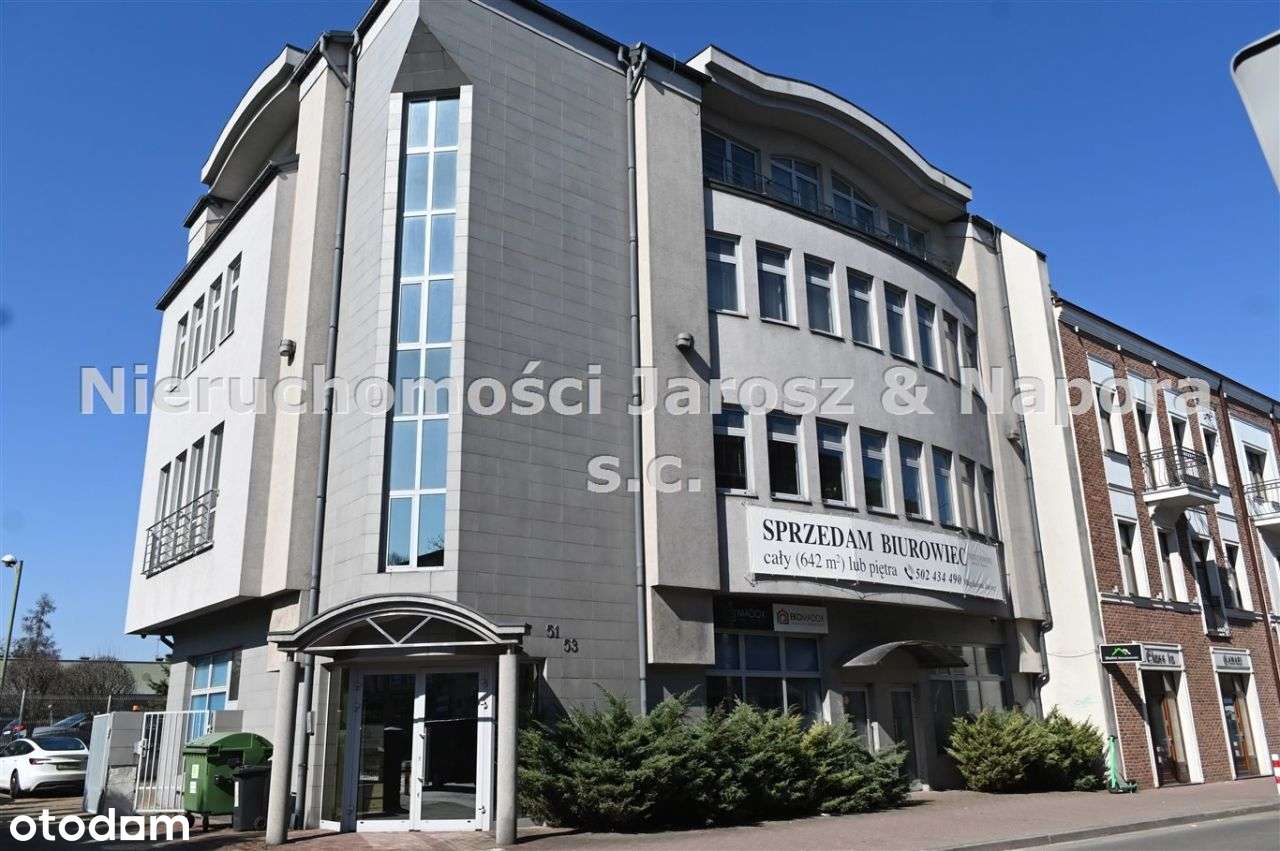 Nowoczesny budynek usługowo-handlowy z windą-1