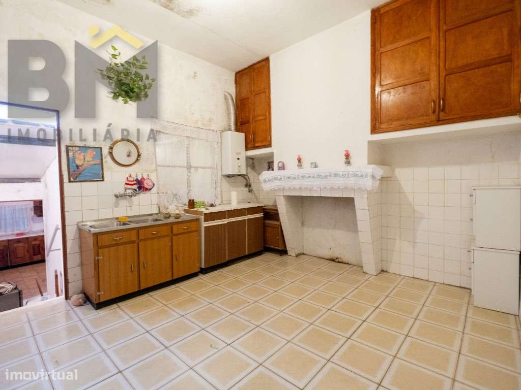 Moradia T3 com logradouro na aldeia da Mata, Castelo Branco. - Grande imagem: 4/24