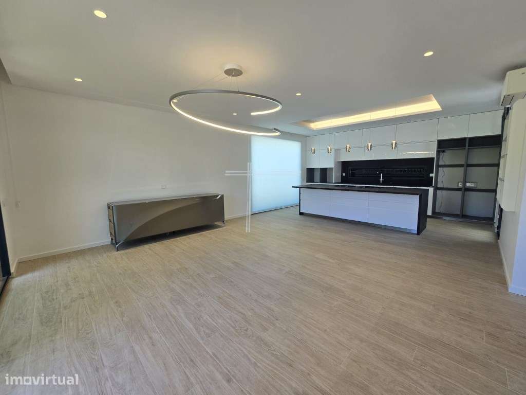 Moradia isolada T4, arquitetura contemporânea com garagem e piscina...-13
