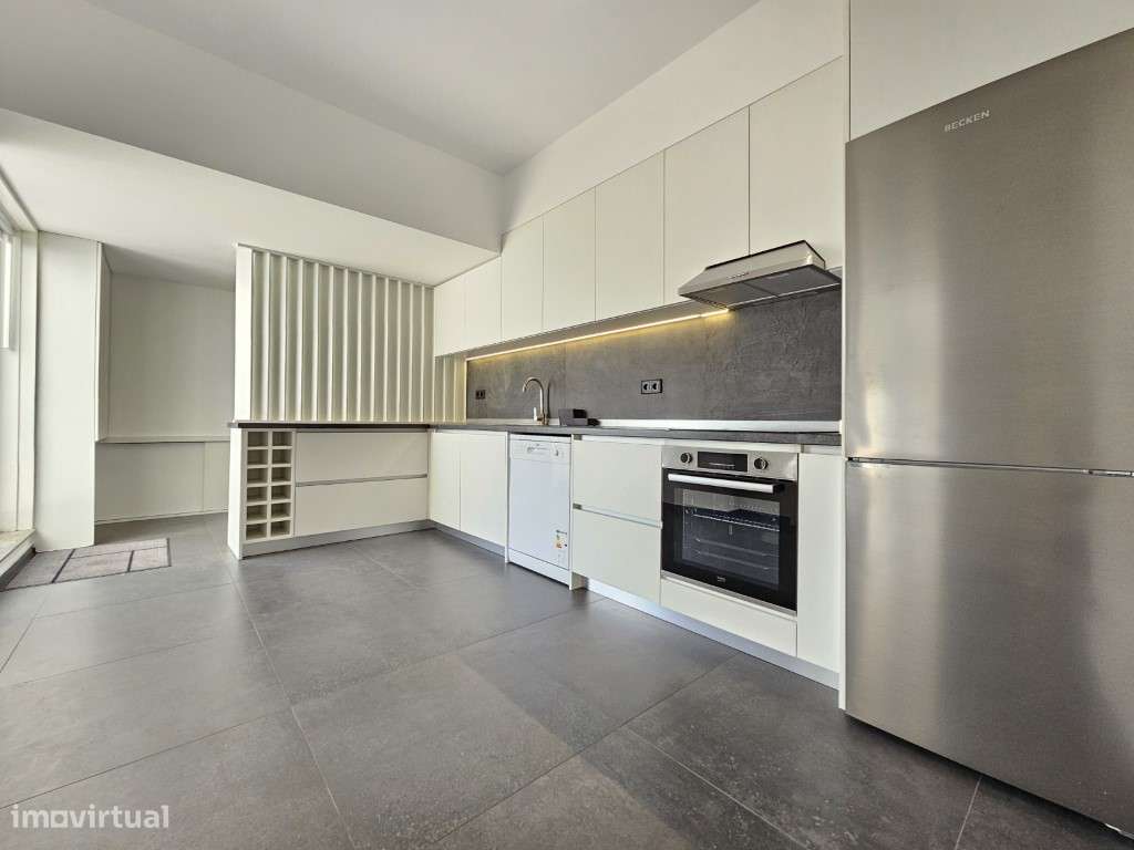 Apartamento T2 - Renovado - para Arrendamento - VILA DAS AVES